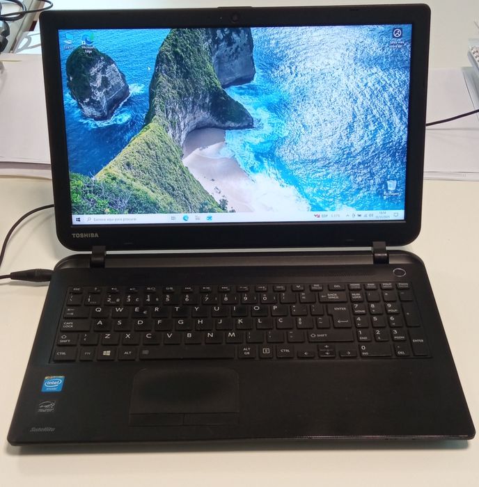 Portátil Toshiba 15 polegadas com mala