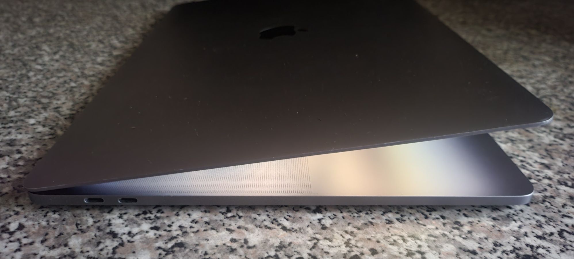 MacBook Pro 15" 2016 i7/16/256 Radeon Pro 450 2Gb