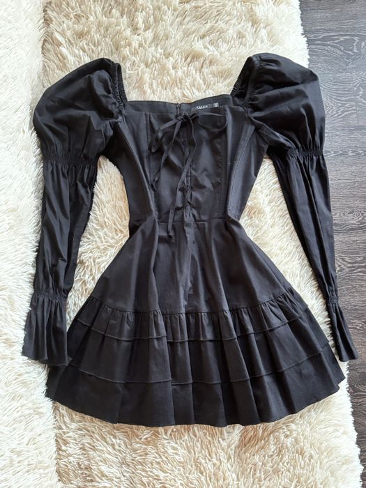 Атласна вечірня сукня