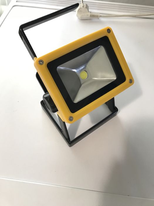 Прожектор аккумуляторный