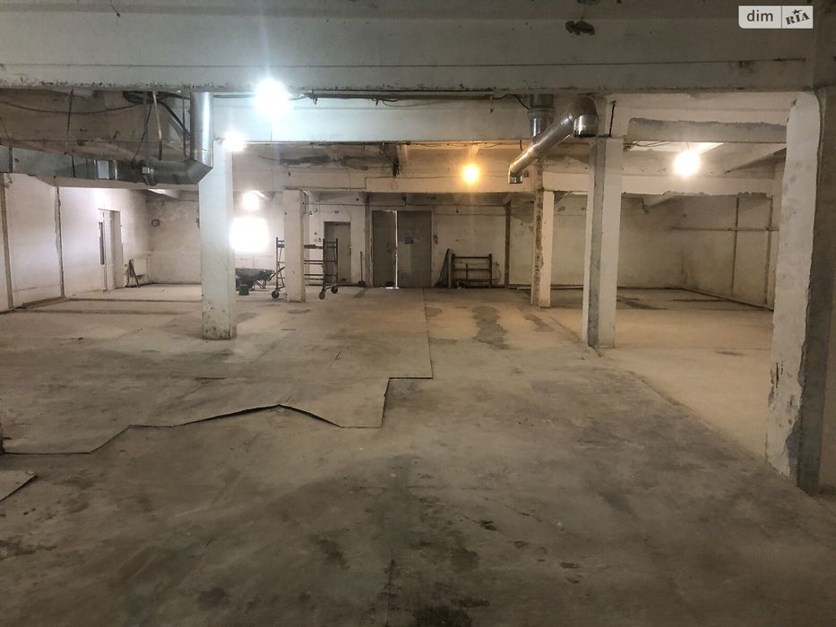 Оренда складу поруч з ринком на Дубово, рампа