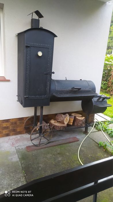 Grill z wedzarnia