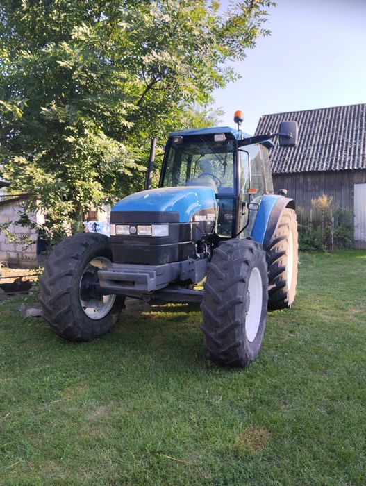 Ciągnik New Holand 8260