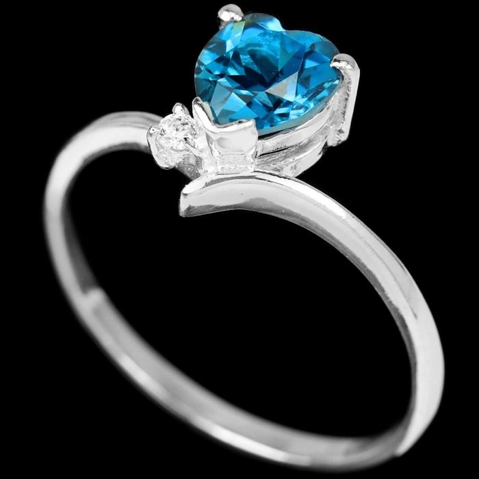 Серебряное кольцо с натуральным лондон блю. Размер 16.75