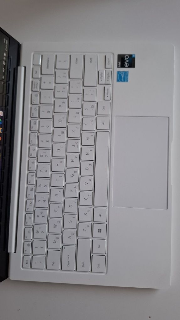 Samsung Galaxy Book 2 pro amoled i5-1240P 8 ddr5 256 ssd Alder lake 1