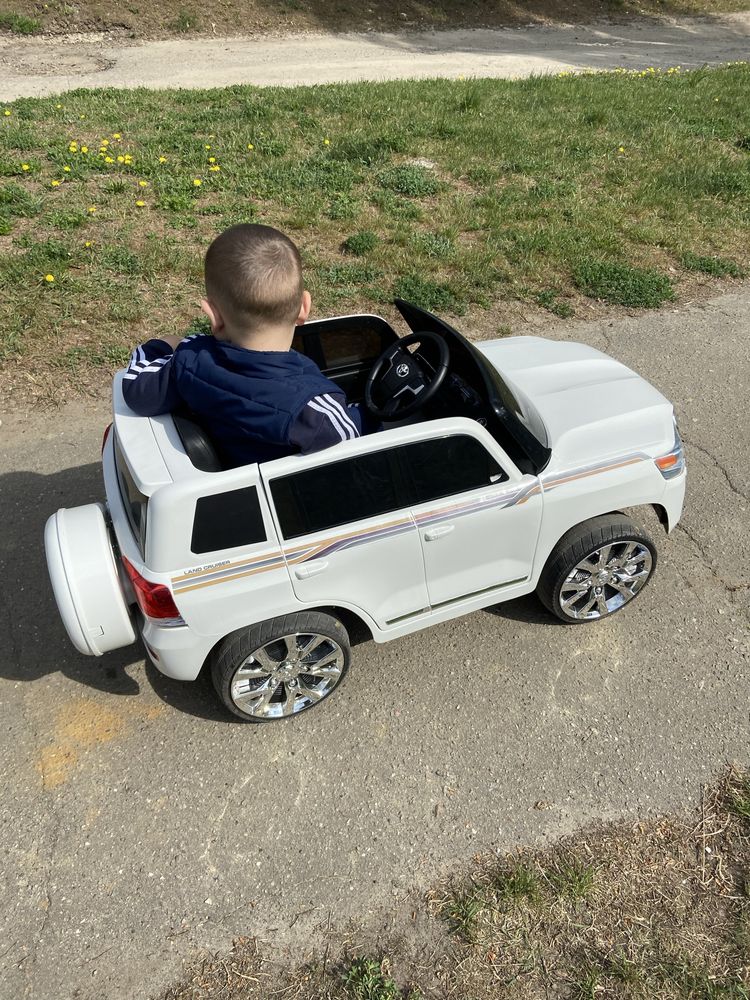 Детский электромобиль на аккумуляторе Джип тойоета