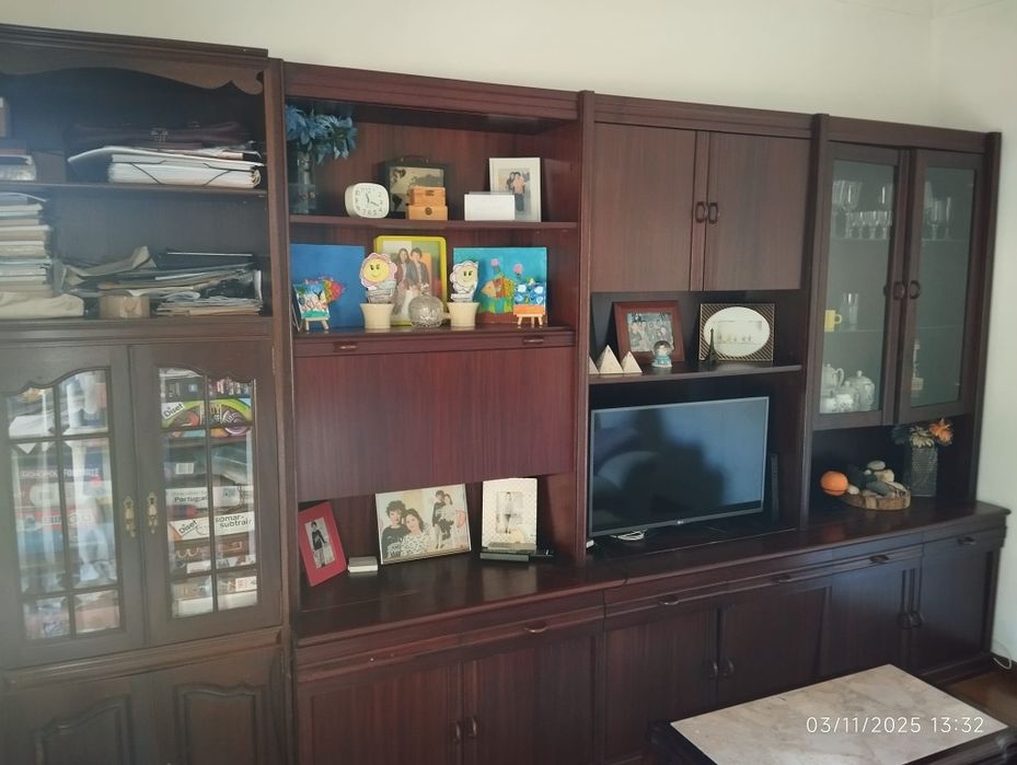 Movel de sala em madeira maciça