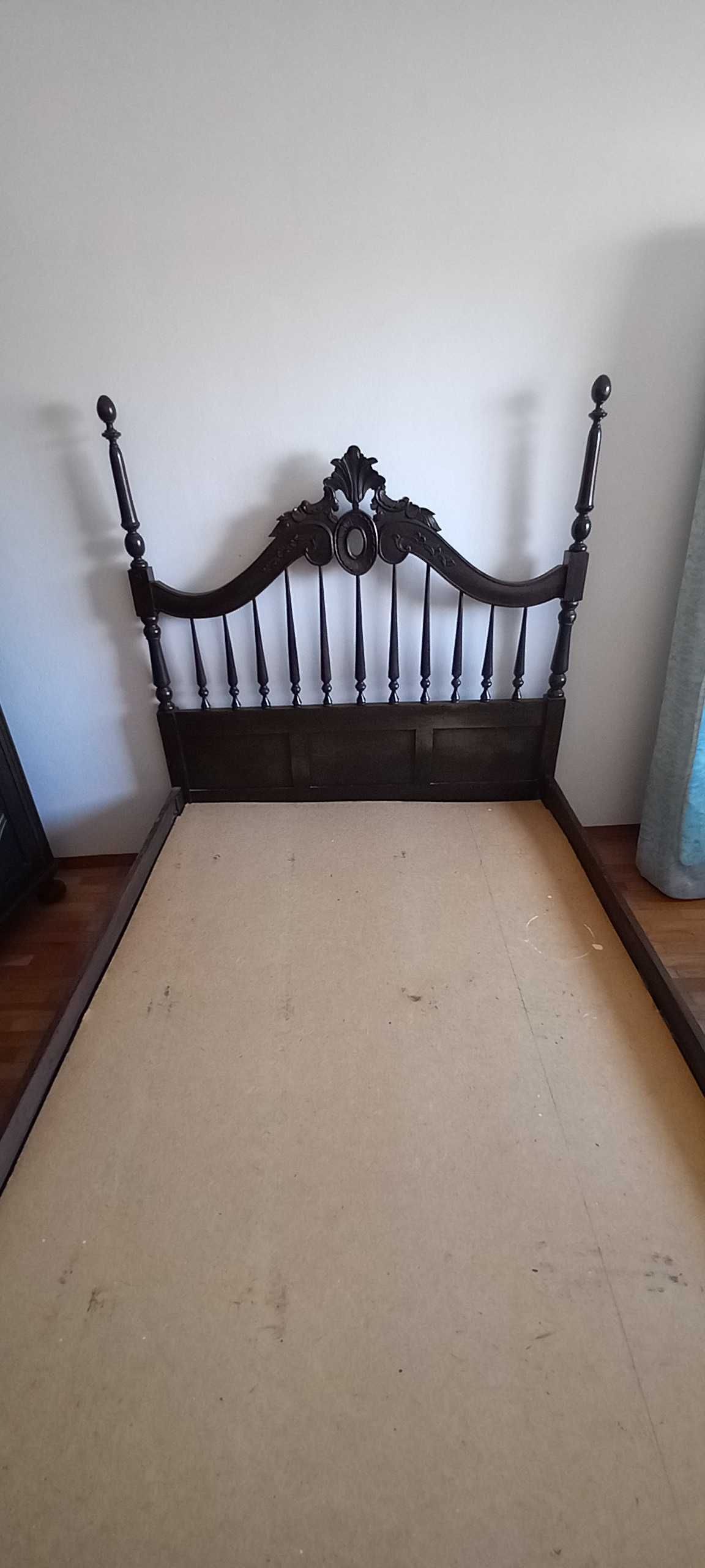 Cama antiga 140 x 195