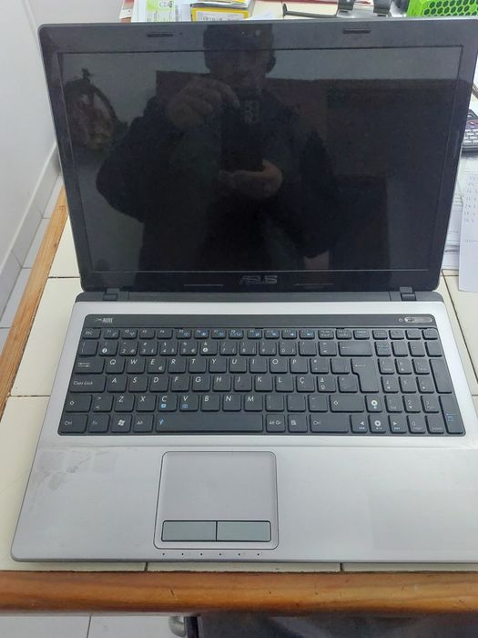 Portátil Asus , com pouco uso
