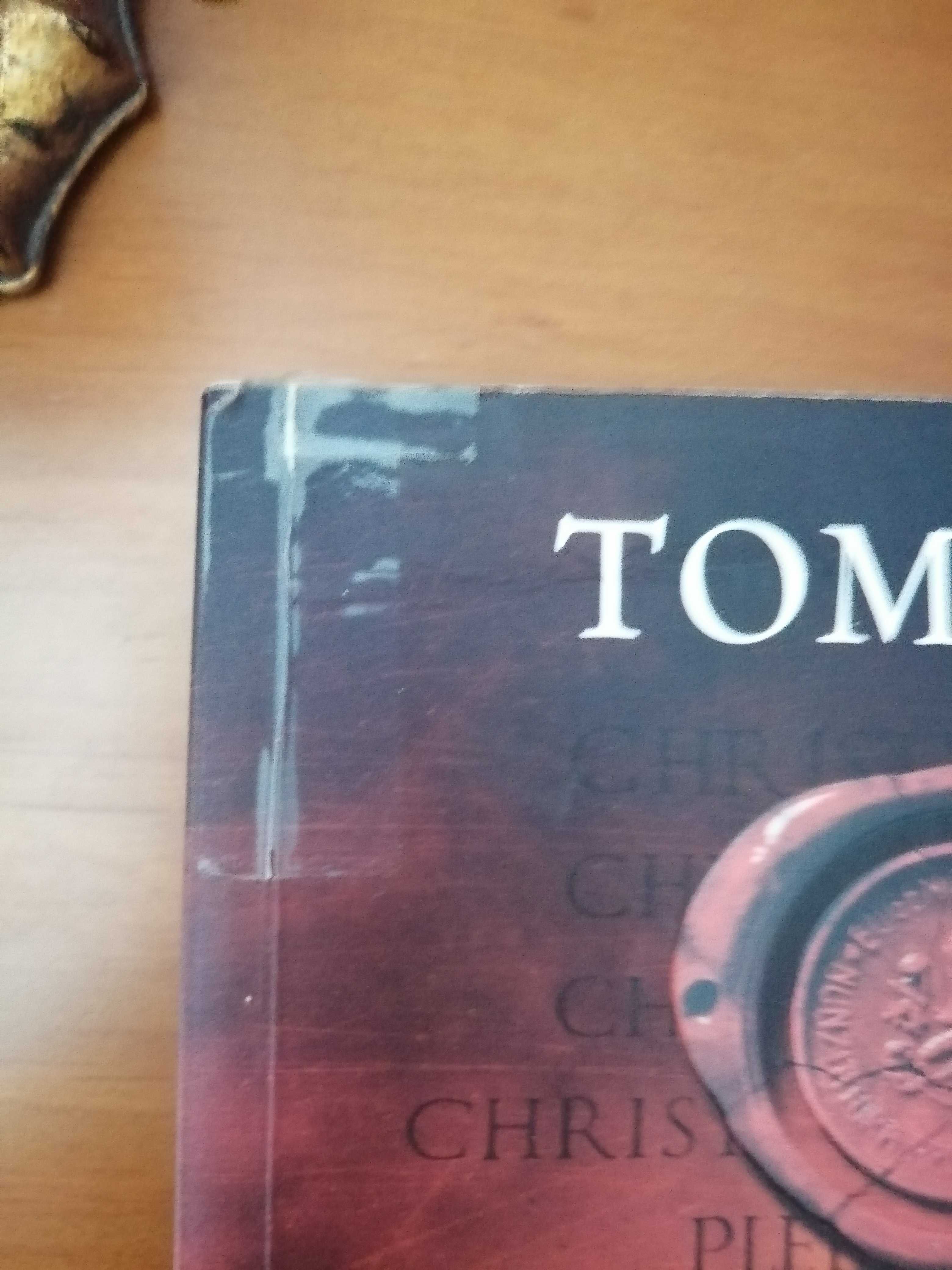 Dominus, Tom Fox