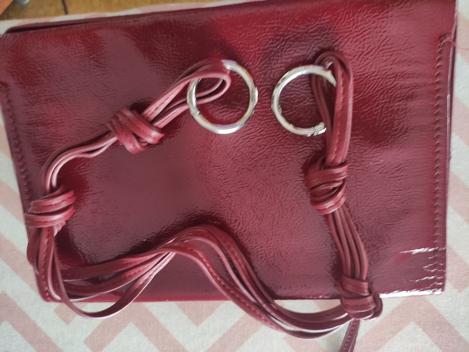 Pochete vermelho envernizada