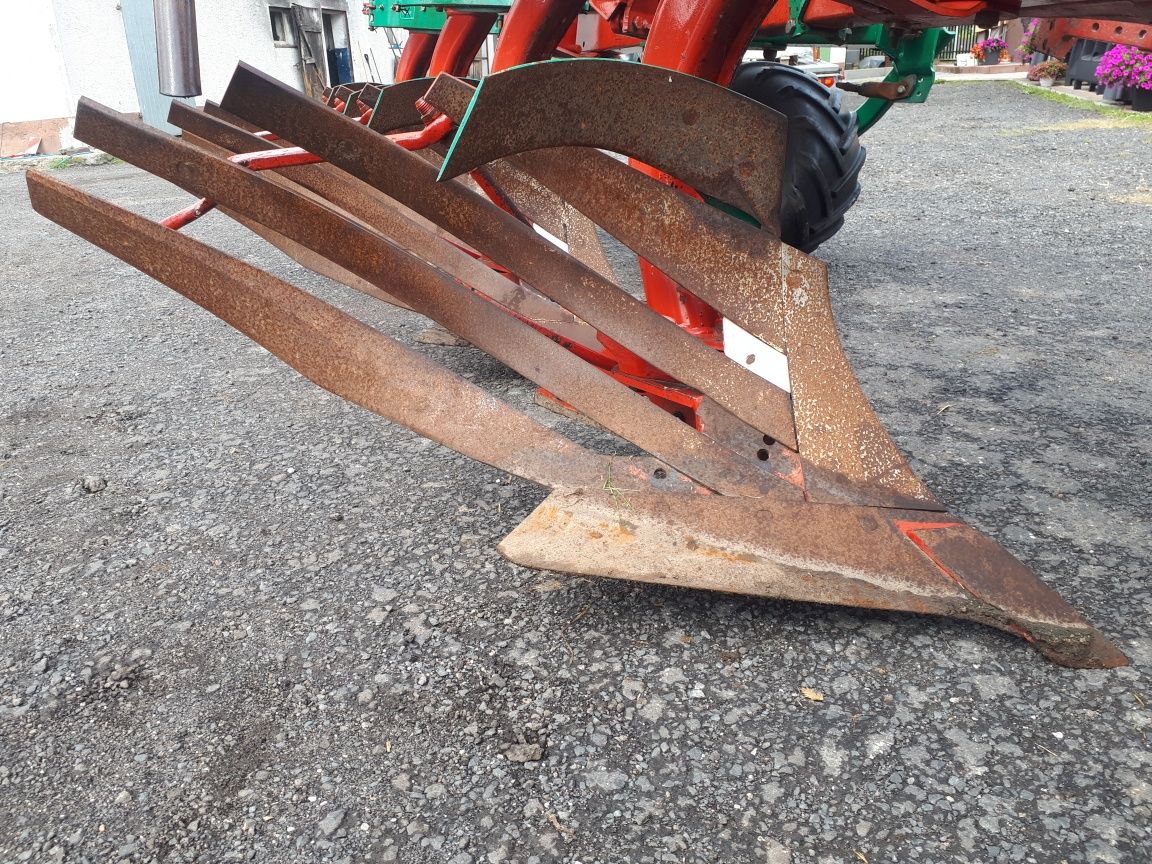 Pług Kverneland ed 100 4 skibowy sprowadzony.