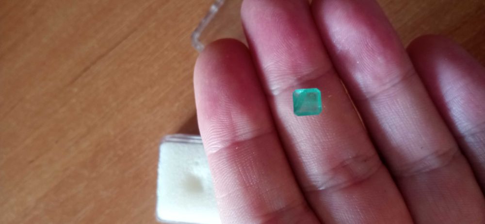Продам Изумруд новый . Природный. 0.81 крт. Покупался за 11 тыс.