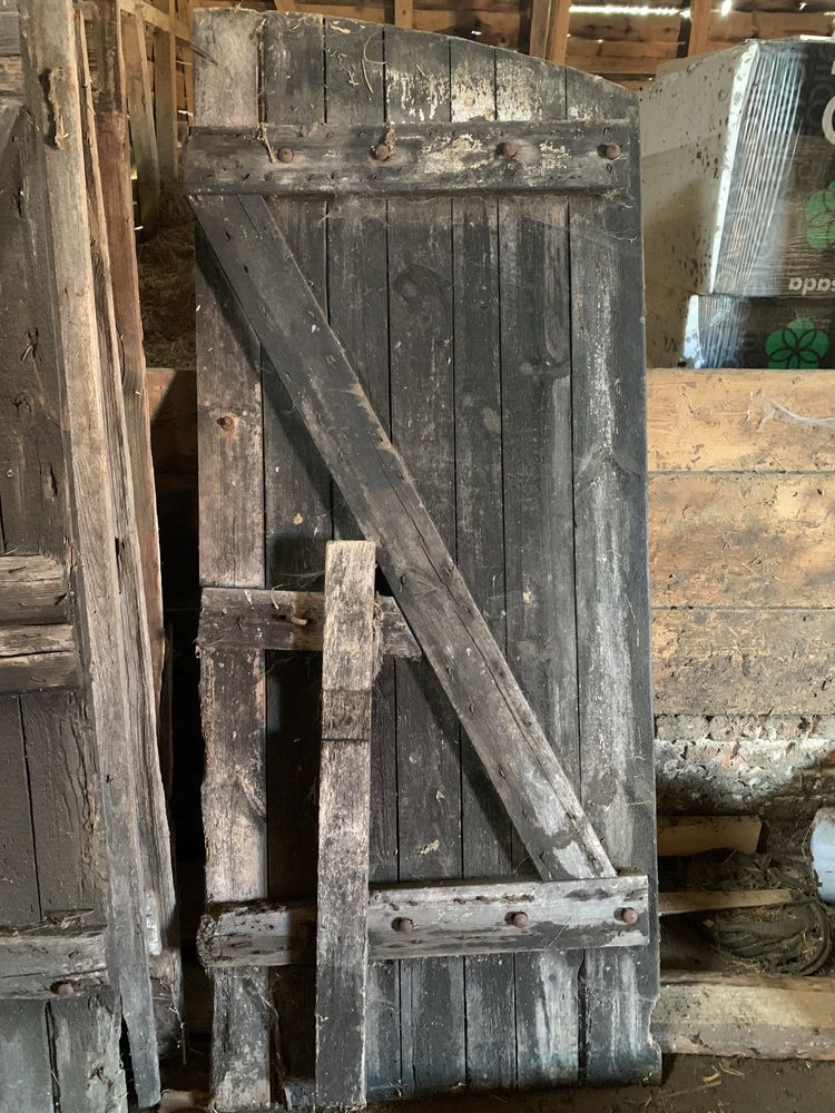 180- letnie drzwi