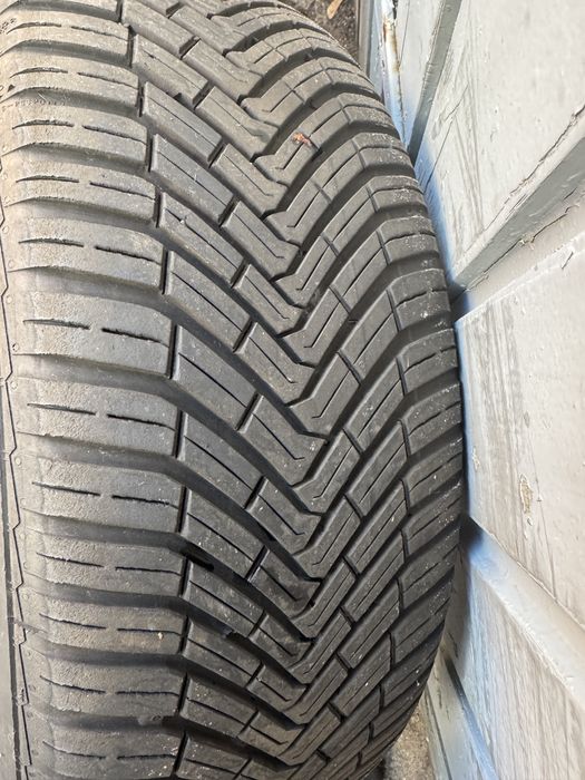 Шини зимові всесезонні Continental Allseasoncontact 215 55 R17 V XL
