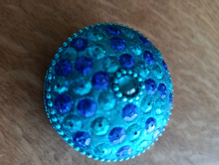 Маленька кругла скринька.