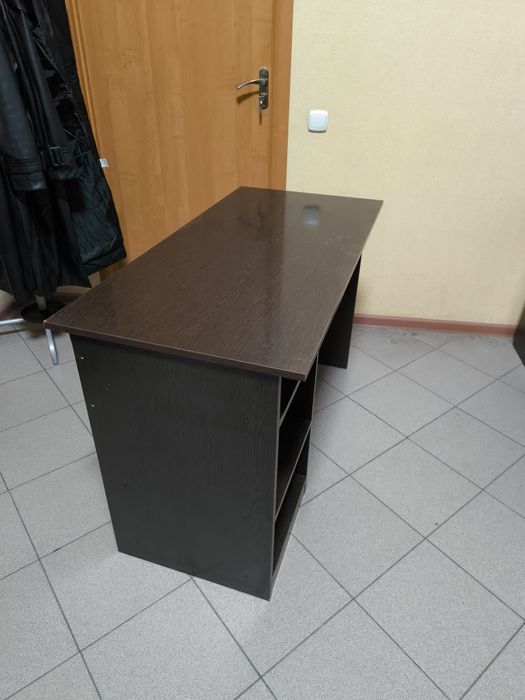 Продам стіл офісний / учбовий б/у колір венге
