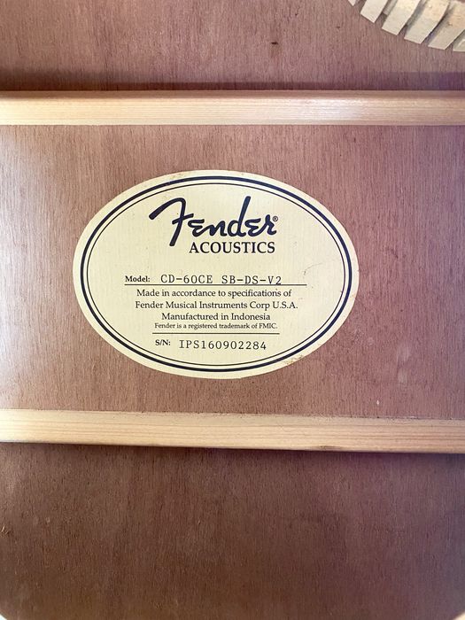 Guitarra Fender  Model: CD-60CE SB-DS- V2