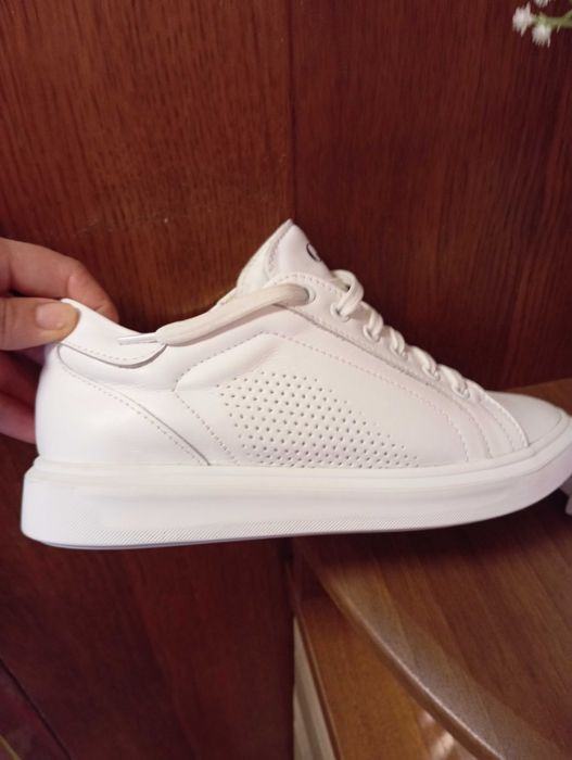 Кросівки жіночі шкіряні