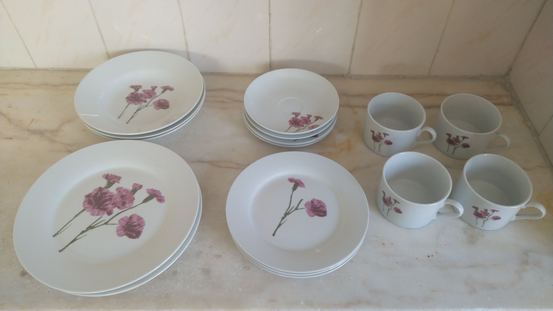 Conjunto De Loiça Decoração Cravos Rosa