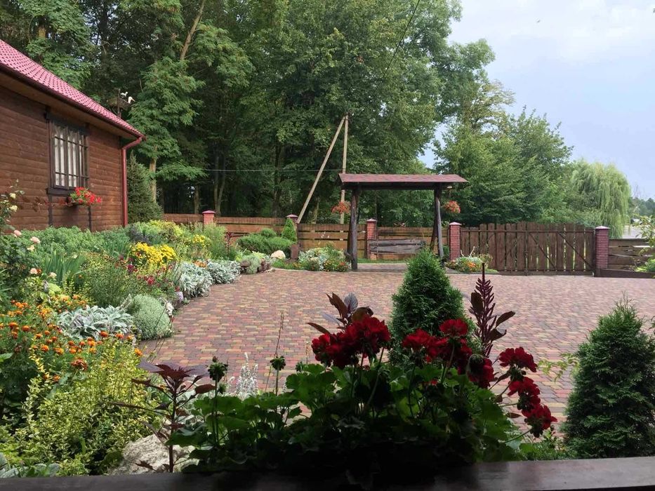 Продаж комерційного приміщення біля озера в м.Тлумач