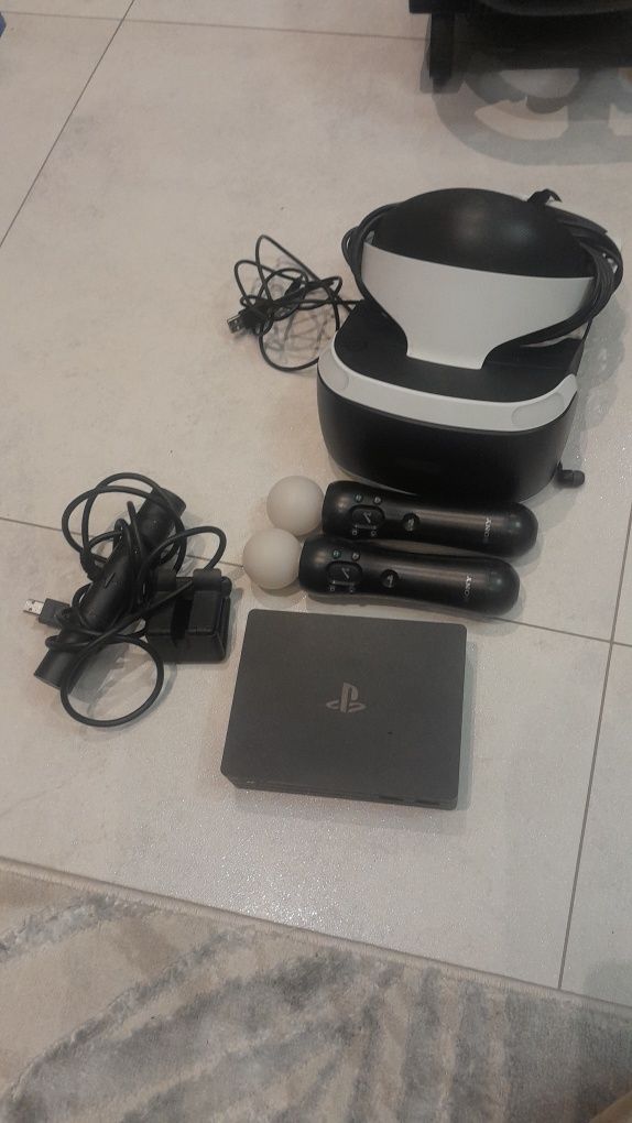 Konsola PS4 i cały osprzęt