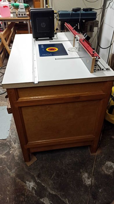 Stolik frezarki górnowrzecionowej + Frezarka Bosch