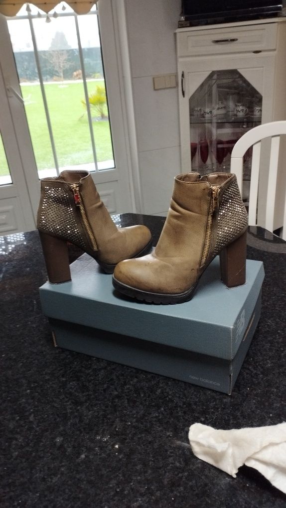 Botins  bejes tam 36,