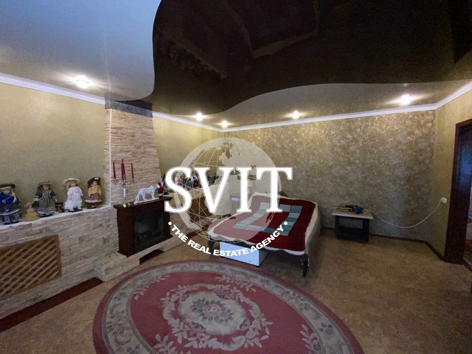 Продам заміський будинок з великим фермерським господарством