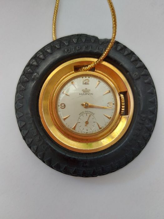 Швейцарський механічний вінтажний годинник -брелок " MARVIN". Вишукани