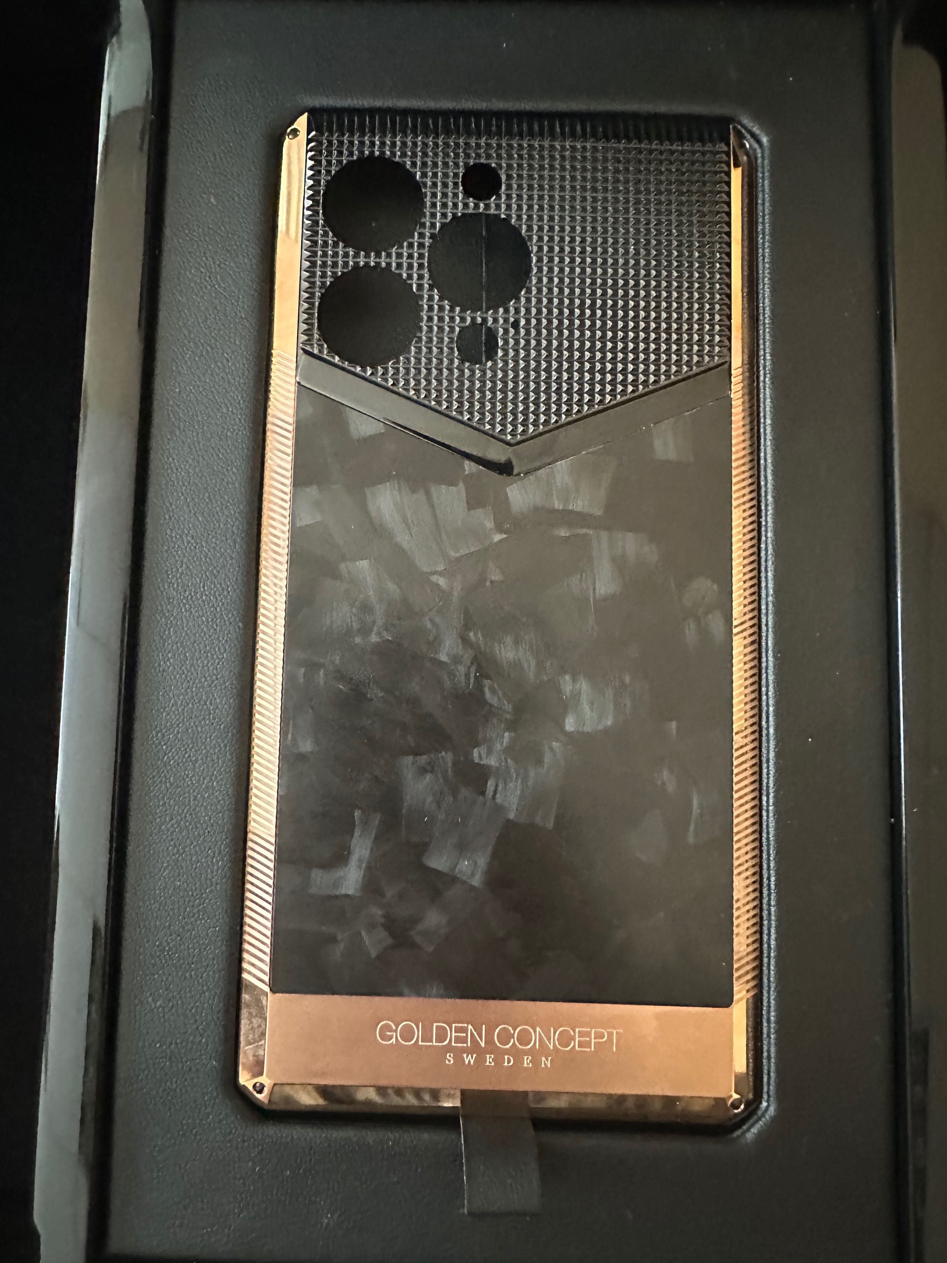 Чохол Golden Concept Sweden на IPhone 13 Pro. Оригінал!