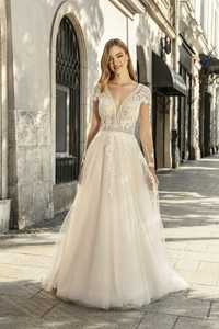 Nowa suknia ślubna Agnes 38