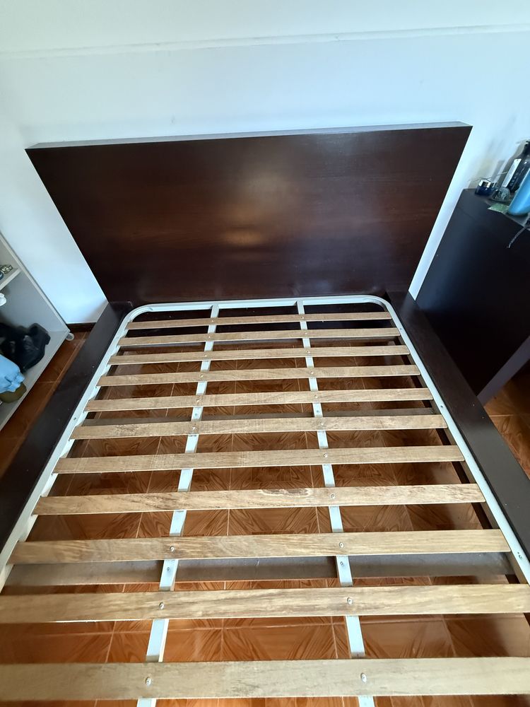 Cama de casal em maderia