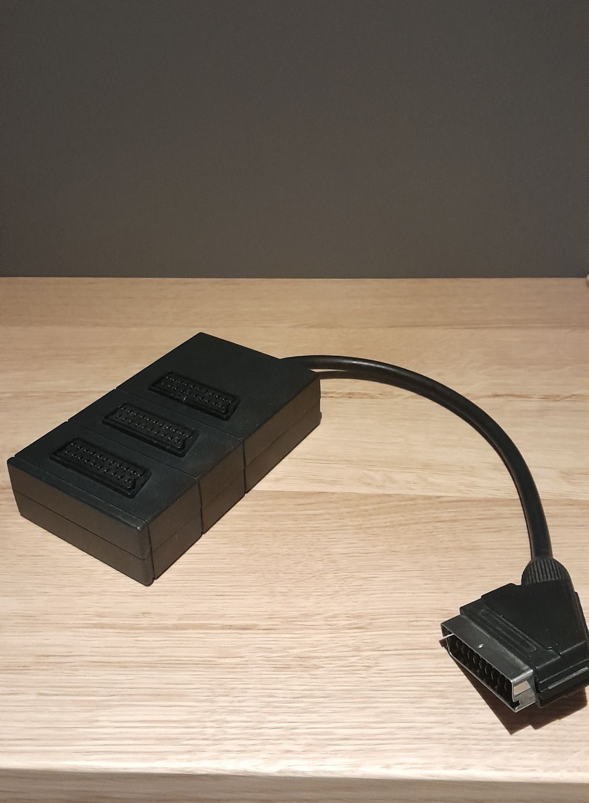 Rozdzielacz Euro Scart 3 gniazda i kabel SCART-SCART