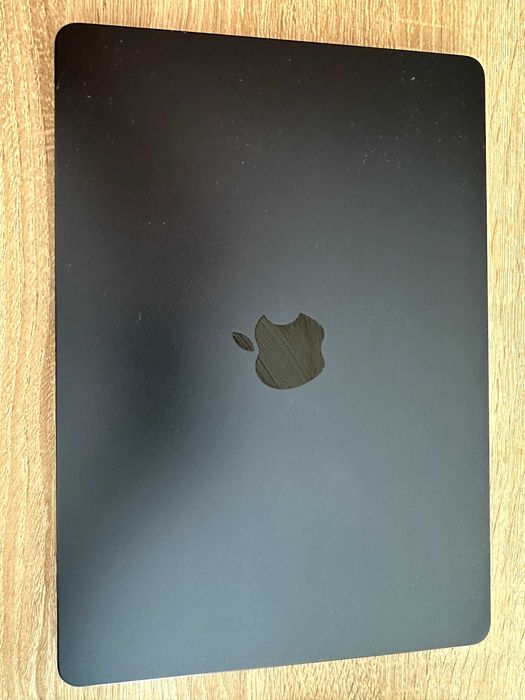 MacBook Air M3 (2024) – 13" – COMO NOVO