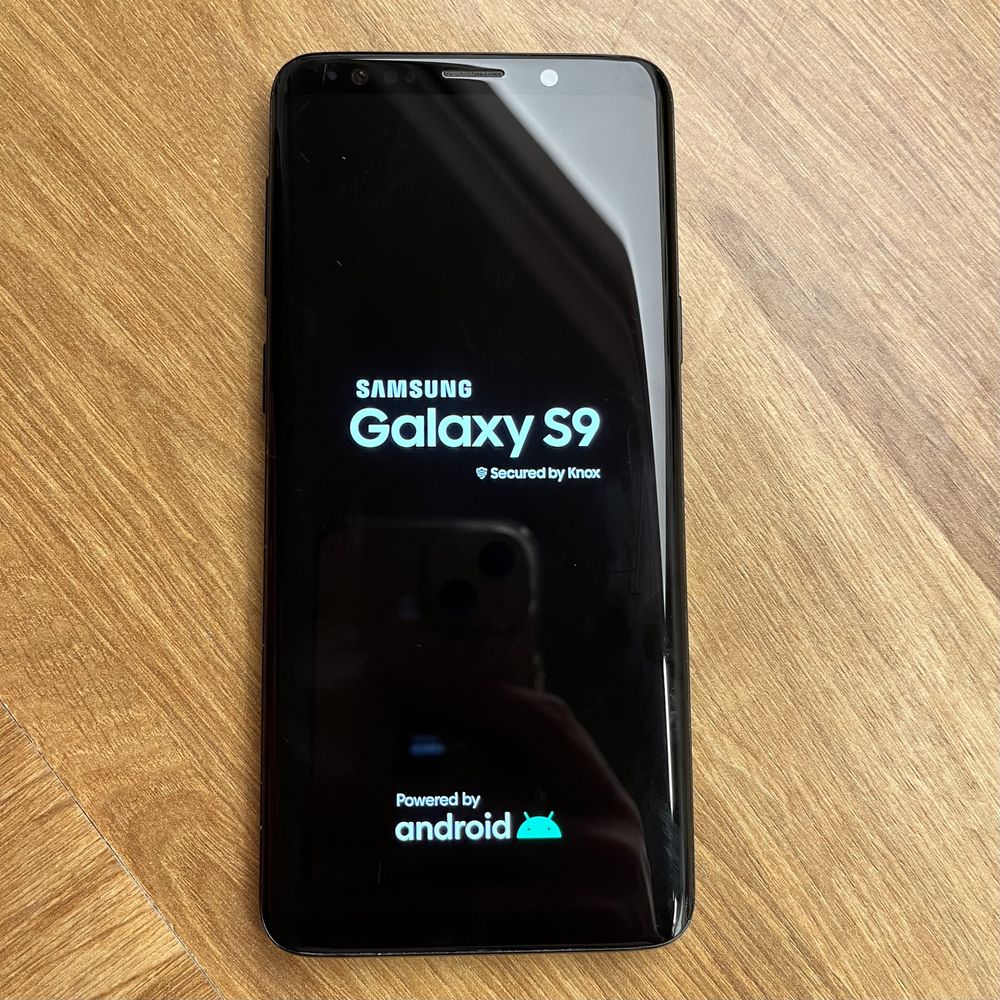 Telefon Samsung S9 - uszkodzony wyświetlacz