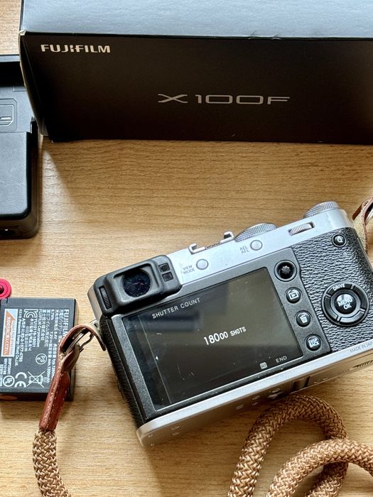 Fujifilm X100F srebrny, komplet, pudełko, dwie baterie Fuji X100F