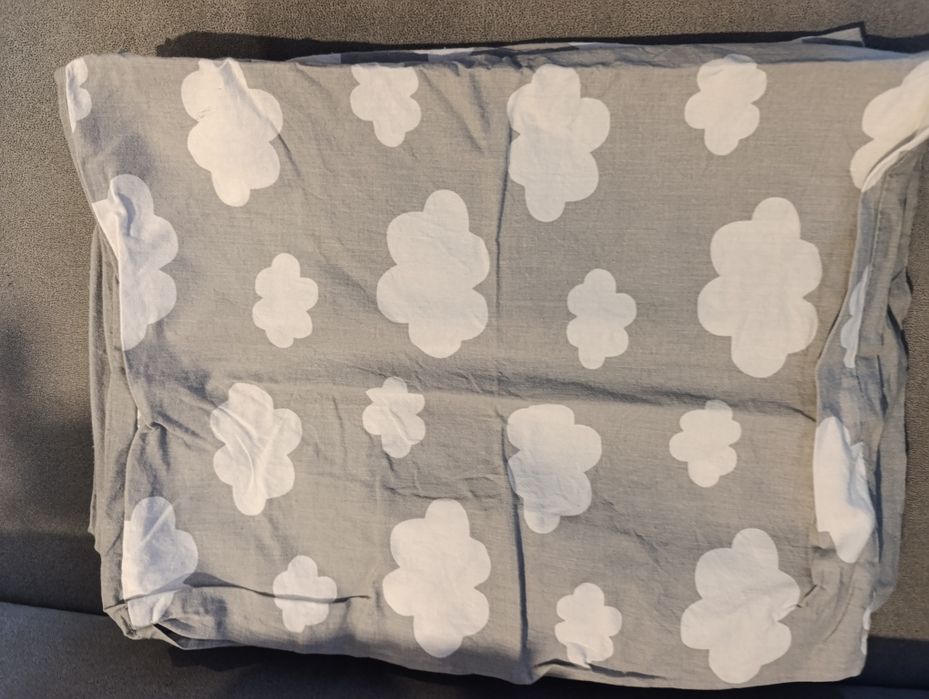 Pościel dziecięca do łóżeczka. 6 kompletów i prześcieradła