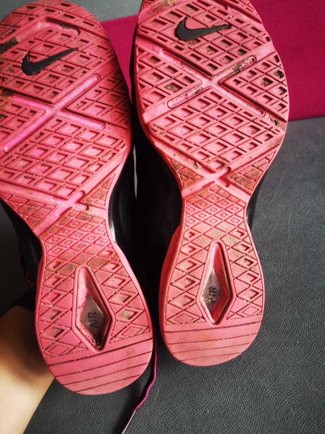 Adidasy Nike, Rom 38,5, bardzo zgrabne, czarno różowe