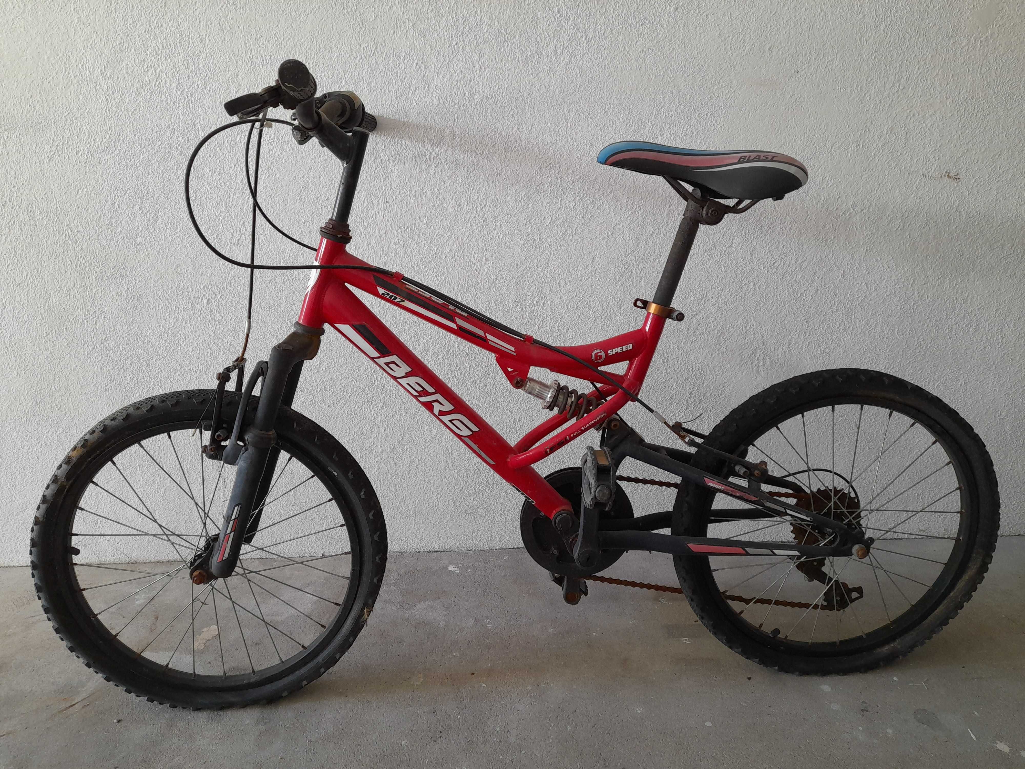 LIQUIDAR - 2 bicicletas citadinas usadas (necessária reparação)