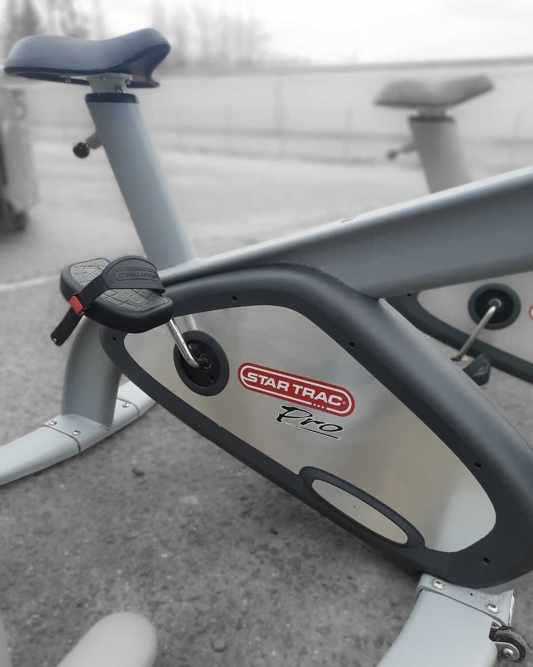 Stacjonarny rower pionowy treningowy Star Trac PRO