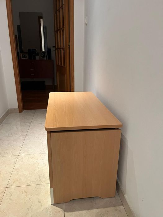 Pequeno movel para arrumos