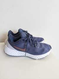 Damskie buty sportowe Nike Revolution 5, rozmiar 36.