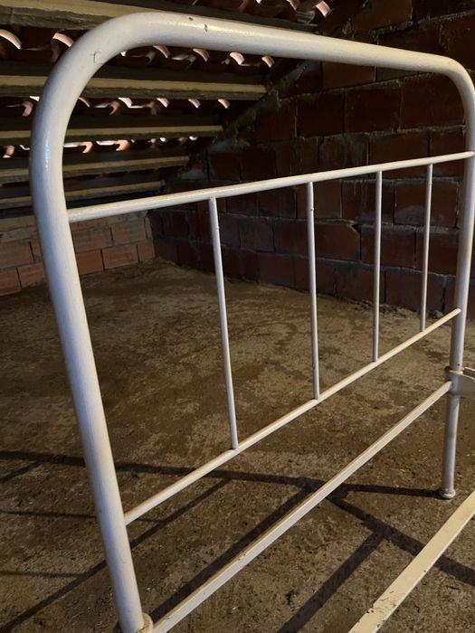 Cama de ferro - solteiro