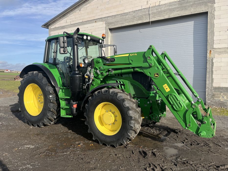 John Deere 6145m z ładowaczem czołowym John Deere 643R
