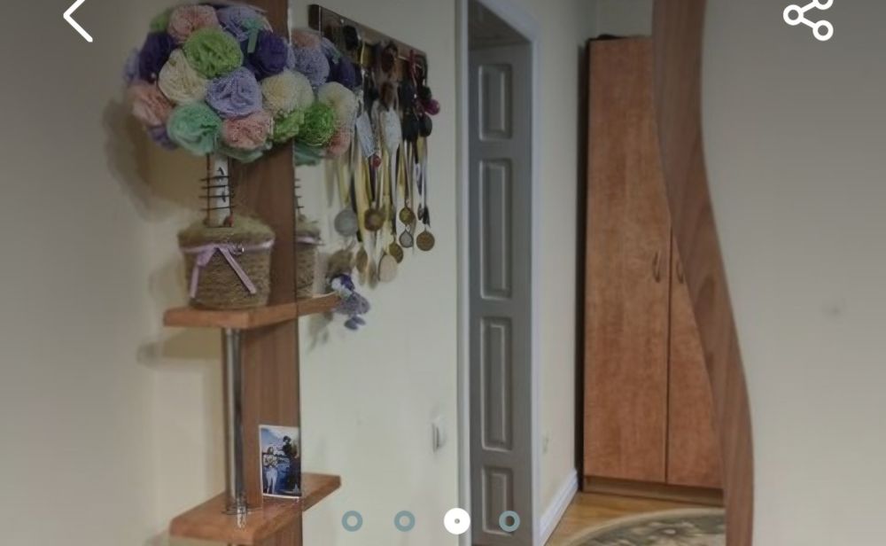 Меблі ,шафа ,стіл ,дзеркло