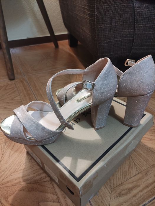 Sandálias TAM 37