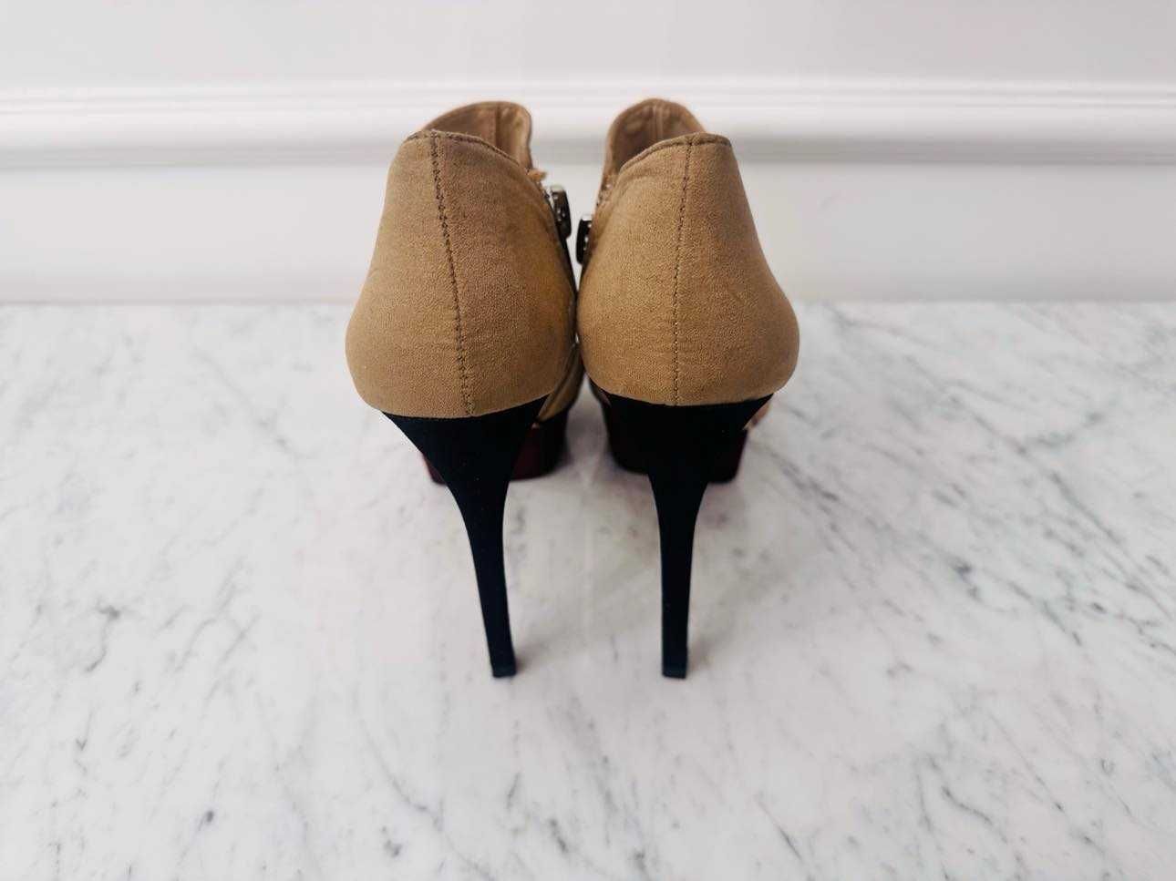 Eleganckie botki na szpilce z platformą - Zara