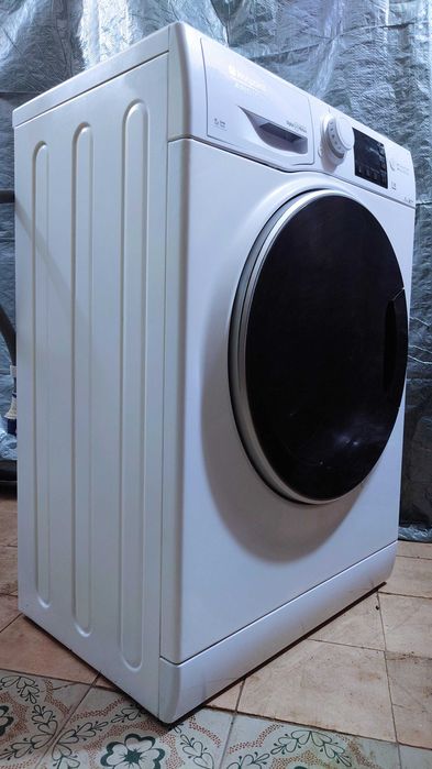 Стиральная инверторная машина Hotpoint-Ariston до 7кг 1200об/м A+++