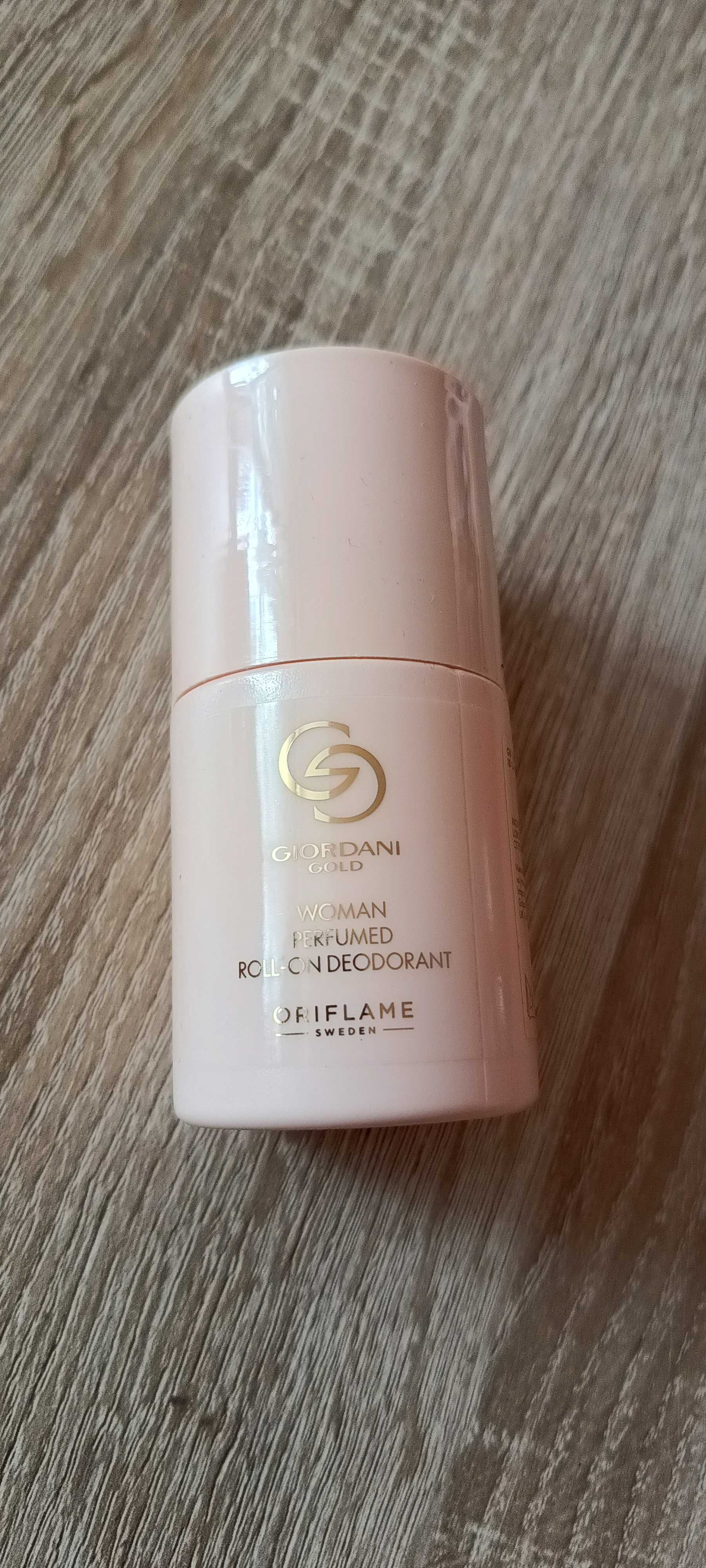 Perfumowanych dezodorant w kulce Giordani Gold Woman